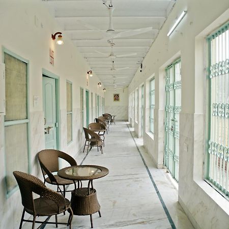Shree Krishna Bhakti Ashram Hotell Vrindāvan Exteriör bild