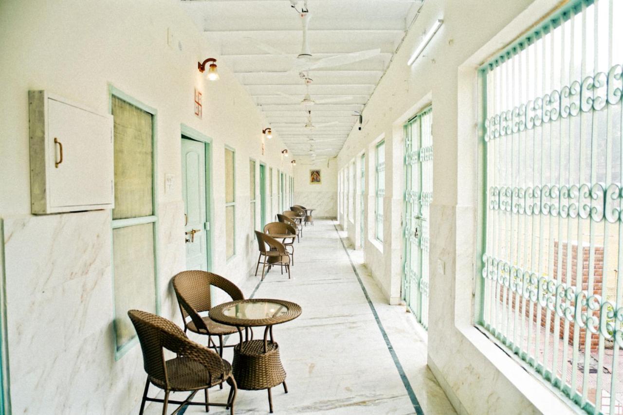 Shree Krishna Bhakti Ashram Hotell Vrindāvan Exteriör bild