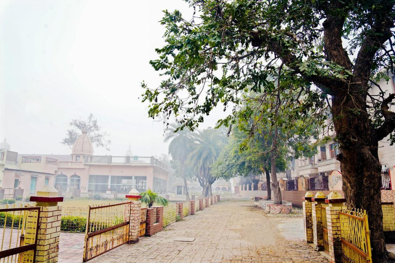 Shree Krishna Bhakti Ashram Hotell Vrindāvan Exteriör bild